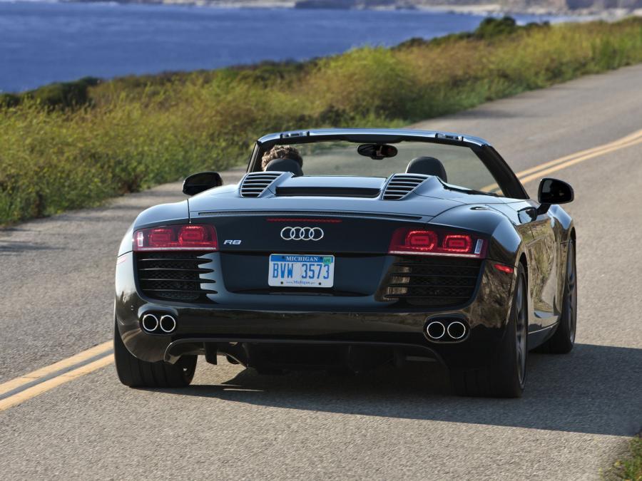  Audi R8 Spyder 2010 года  (NA) (фото 3 из 8)